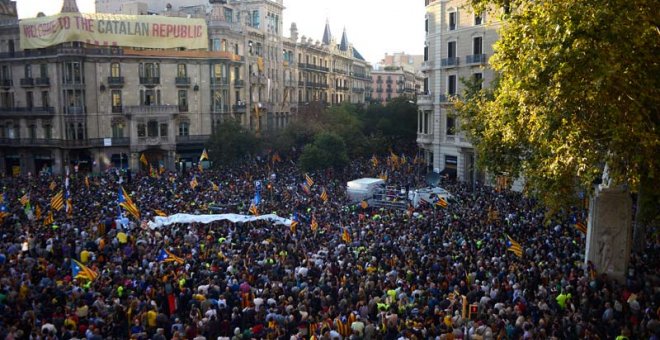 Cartel desplegado en la sede de la Consellería de Economía: "Welcome to the catalan Republic'. | SERGI BERNAL