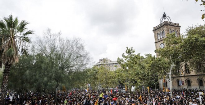 La Plaça Universitat, abarrotada. XAVI HERRERO