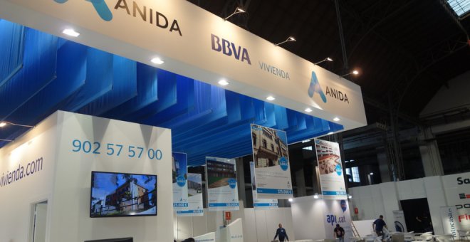 Stand de Anida en una feria inmobiliaria.