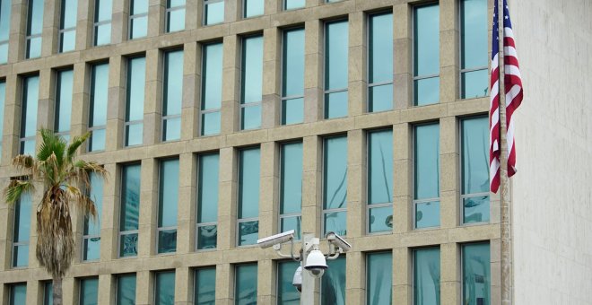 La fachada del edificio de la Embajada de EEUU en La abana. REUTERS/Alexandre Meneghini