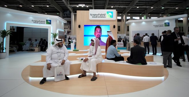 Stand de la petrolera Saudi Aramco en una feria energética en Manama, la capital de Bahrein. REUTERS/Hamad I Mohammed