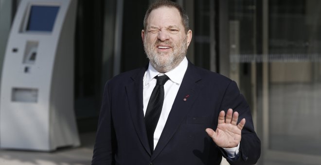 Fotografía de archivo del productor estadounidense Harvey Weinstein durante la Semana de la Moda de París, Francia, el 11 de marzo de 2015.EFE/Franck Robichon