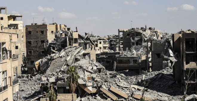 Imagen de las ruinas del hospital de la ciudad siria de Raqa. AFP/ Bulent Kilic