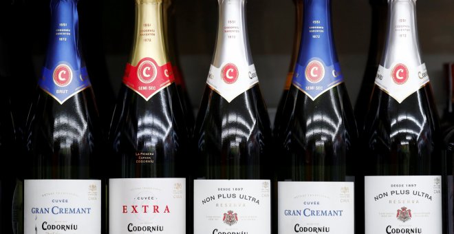 Varias botellas de cava de Codorniu en un supermercado de Barcelona. REUTERS/Gonzalo Fuentes