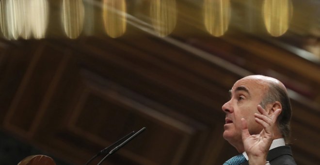 El ministro de Economía, Luis de Guindos en el Congreso. /EFE