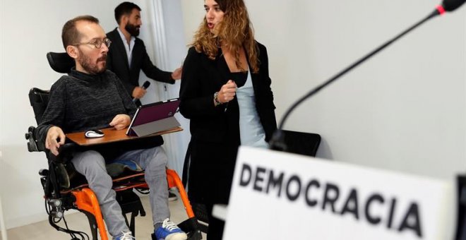 El secretario de Organización de Podemos, Pablo Echenique, y la portavoz adjunta Noelia Vera, durante la rueda de prensa posterior a la reunión del Consejo de Coordinación del partido. | CHEMA MOYA (EFE)