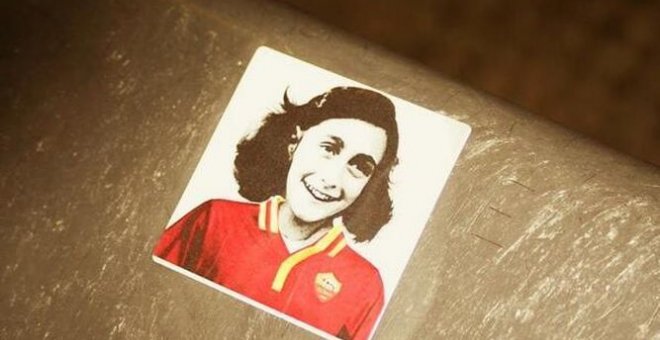 Retrato de Ana Frank con la camiseta de la AS Roma, usado como propaganda antisemita. /  TVMax