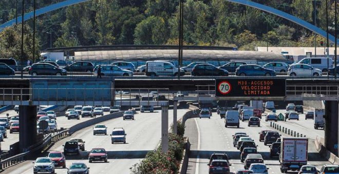 Atasco en la M-30 de Madrid. | EFE