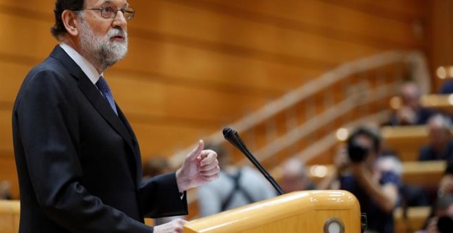 El presidente del Gobierno, Mariano Rajoy, durante su intervención en el pleno extraordinario del Senado convocado para aprobar las propuestas planteadas por el Gobierno. /EFE