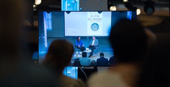 La autora Marta García Aller en la presentación del libro 'El fin del mundo tal y como lo concemos' / Fundación Telefónica