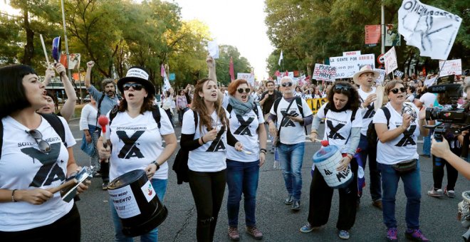 La Plataforma Pro Soterramiento de las vías del tren a su paso por Murcia lleva a cabo una manifestación en Madrid para exigir que la alta velocidad y el resto de servicios ferroviarios no entren en superficie durante los dos años de obras del túnel.EFE/J