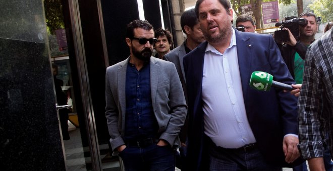 El exvicepresidente del Govern, Oriol Junqueras, cesado por el Gobierno tras la puesta en marcha del artículo 155 de la Constitución, a su llegada a la reunión de la Ejecutiva de ERC, en Barcelona. EFE/ Marta Pérez