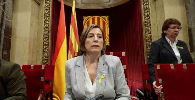 La presidenta del Parlament, Carmen Forcadell, antes del comienzo del pleno de la cámara autonómica del pasado 27 de octubre en la que se aprobó la declaración unilateral de independencia. REUTERS/Albert Gea