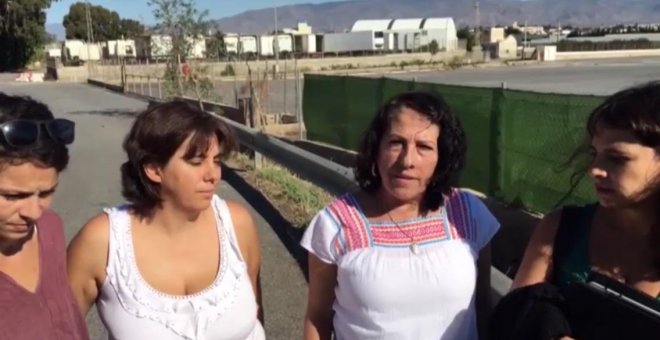 De derecha a izquierda, las responsables de Podemos: Nadia Azougagh, Carmen Martínez, Mari García y Zoe Arcanio.