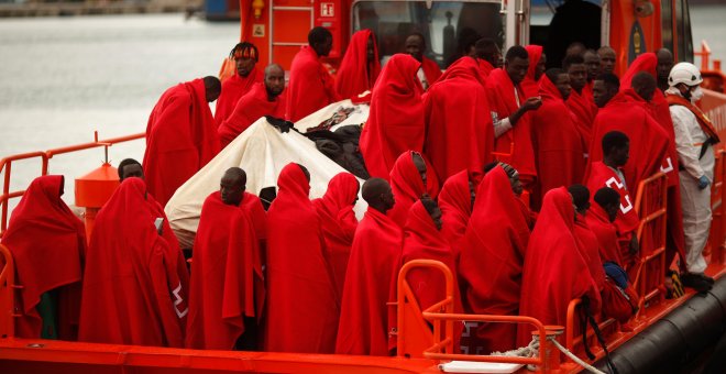 Parte de un grupo de migrantes que fueron rescatados por los servicios de salvamento Marítimo en pasado 19 de octubre.REUTERS/Archivo