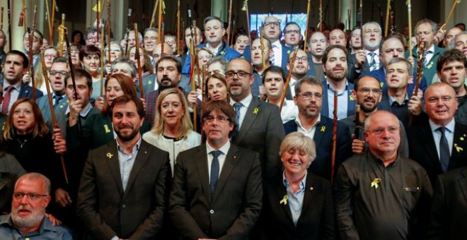 Puigdemont reaparece en Bruselas en un acto con 200 alcalde independentista catalanes / REUTERS