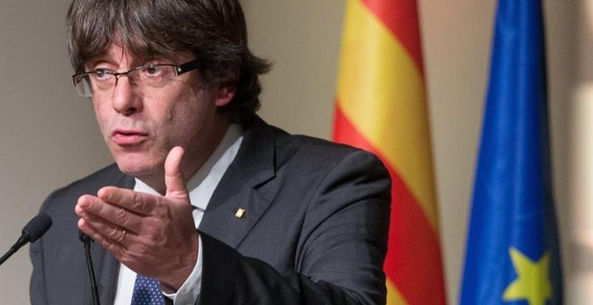 El president de la Generalitat, Carles Puigdemont, en l'acte amb alcaldes sobiranistes a Brussel·les. EFE