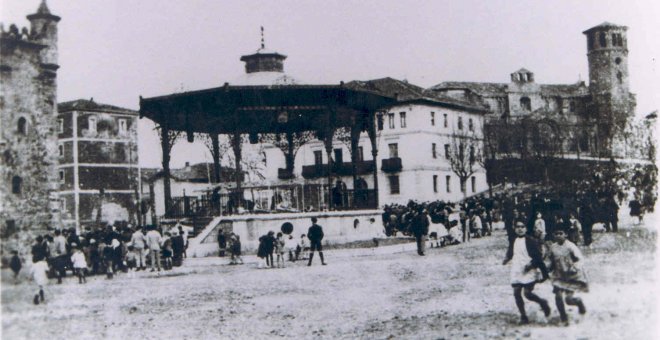 Foto antigua de la Plaza del Kasko de Sestao.