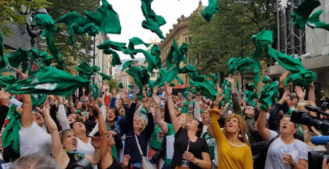 Trabajadoras de las residencias vizcaínas celebran el fin de la huelga./ ELA