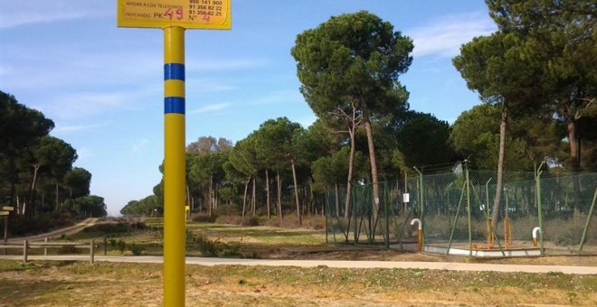 Señal que indica el proyecto de gas natural de Doñana. E.P.