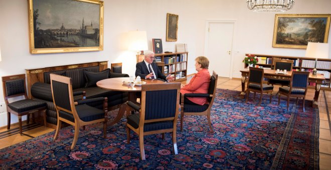 La canciller alemana Angela Merkel en el despacho delpresidente de la república Frank-Walter Steinmeier tras el fracaso de las negociaciones para formar gobierno. REUTERS/Guido Bergmann