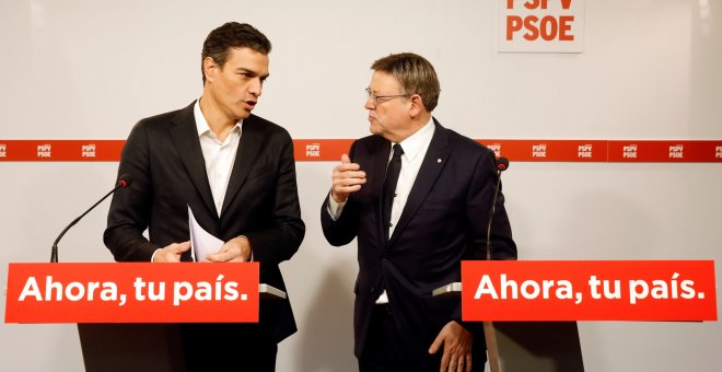 El secretario general del PSOE, Pedro Sánchez, y el president de la Generalitat Valenciana, Ximo Puig, al inicio de la rueda de prensa que han ofrecido tras la reunión con la dirección de los socialistas valencianos. EFE/Kai Försterling