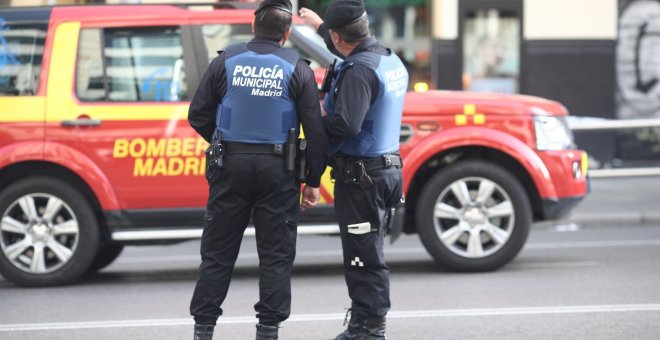 Imagen de archivo de dos agentes de la Policía Local de Madrd. EUROPA PRESS