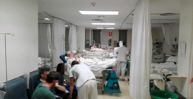 Una sala de urgencias del Hospital La Paz de Madrid publicada por los trabajadores. Denuncian que hay 19 pacientes donde sólo debería haber seis.-@Urgenciaslapaz