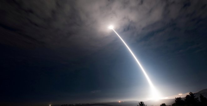 Una de las pruebas nucleares ejecutadas por el ejército de los EEUU en en la base aérea de Vandenberg de California./REUTERS