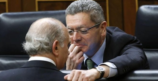 Alberto Ruiz- Gallardón y Jorge Fernández Díaz durante una sesión del Congreso de los Diputados en una imagen de archivo.- EFE