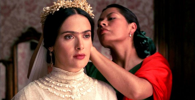 La actriz Salma Hayek interpretando a la mexicana Frida Kahlo en 'Frida'.