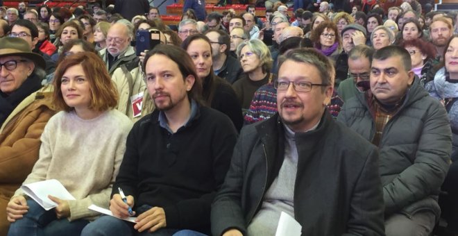 Xavier Domènech, en acte de Catalunya en Comú, al costat de Pablo Iglesias i Elisenda Alamany