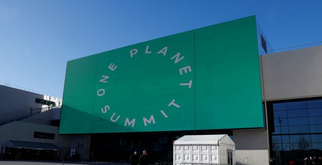 El logo de la cumbre One Planet, en la entrada del Centro Seine Musicale, cerca de París. REUTERS/Gonzalo Fuentes