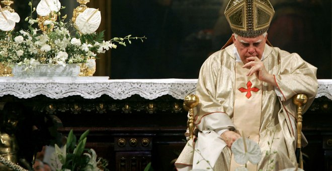 Bernard Law, en 2004 en la basílica de Santa María la Mayor de Roma. REUTERS/Alessandro Bianchi