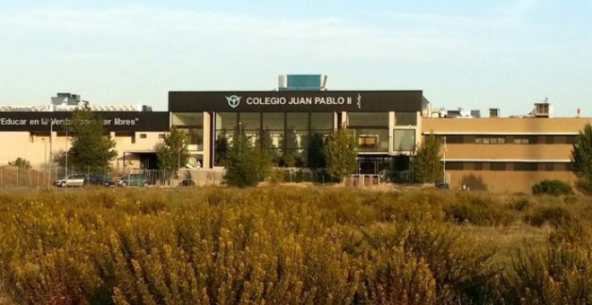 Fachada del colegio Juan Pablo II de Alcorcón.