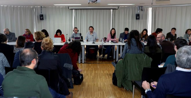 El secretario general de Podemos, Pablo Iglesias, durante el Consejo Ciudadano de la formación morada que se reúne esta mañana para fijar objetivos de cara al curso político. EFE/ J.J.Guillen