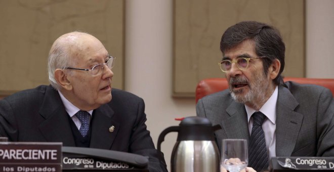 El presidente del Consejo de Estado y exministro del PP, José Manuel Romay Beccaría, con José Enrique Serrano, presidente del comisión parlamentaria para la evaluación y la modernización del Estado autonómico.EFE/Ballesteros