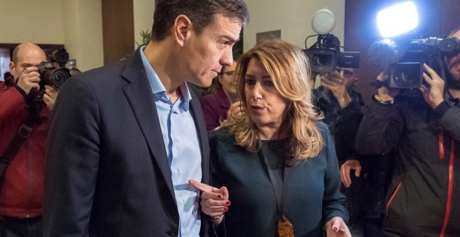 El secretario general del PSOE, Pedro Sánchez y la presidenta andaluza y secretaria general del PSOE-A, Susana Díaz, tras el encuentro que mantuvieron en Sevilla poco antes de la conferencia que Sánchez pronunció en el encuentro del Foro Joly .EFE/Julio M