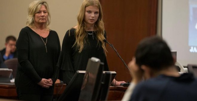 Jade Capua, brinda su testimonio durante los procedimientos judiciales en la fase de sentencia al médico Larry Nassar en Lansing, Michigan, EE. UU. EFE