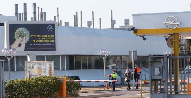 Entrada de la factoría de Opel en Figueruelas. EFE/JAVIER BELVER