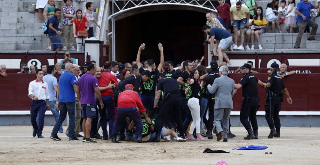 La protesta en el ruedo de Las Ventas de los antitaurinos de Gladiadores por la Paz, el pasado agosto en Madrid. EFE