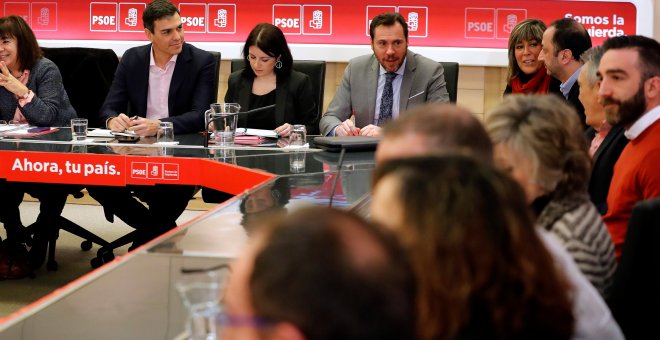 El secretario general del PSOE, Pedro Sánchez, durante la reunión de la Permanente en la sede del partido, en la madrileña calle de Ferraz. EFE/ Juan Carlos Hidalgo