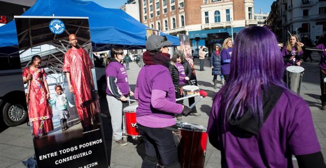 Médicos del Mundo organiza un acto en la plaza de Callao con motivo del Día Internacional de tolerancia cero con la Mutilación Genital Femenina. En el acto 13 mujeres activistas contra la mutilación genital -procedentes de Nigeria, Guinea, Gambia, Etiopía