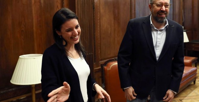 Irene Montero y Juan Carlos Girauta, esta mañana en el Congreso. EFE