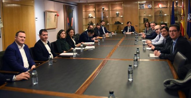 Fotografía facilitada por el CSD del presidente de este organismo durante la reunión que ha mantenido miembros de Asociación de Baloncestistas Profesionales (ABP) y de la Asociación de Clubes de Baloncesto (ACB) en la sede del Consejo Superior de Deportes