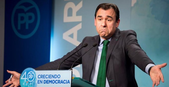 El coordinador general del PP, Fernando Martínez Maíllo, durante la rueda de prensa ofrecida esta tarde en la sede de la formación, en Madrid. EFE/Luca Piergiovanni