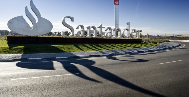 Entrada de la Ciudad Financiera, del Banco Santander, en la localidad madrileña de Boadilla del Monte.