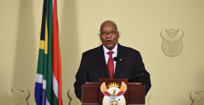 El presidente sudafricano, Jacob Zuma, habla en televisión nacional para anunciar su renuncia hoy, miércoles 14 de febrero de 2018, en Pretoria (Sudáfrica). Zuma anunció que dimite como presidente de Sudáfrica en cumplimiento de las órdenes de su propio p