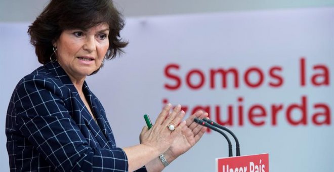 La secretaria de Igualdad del PSOE, Carmen Calvo, tras la reunión de la Comisión Ejecutiva Permanente, en la que el partido socialista ha presentado hoy una nueva Ley que impulsa la igualdad retributiva y de trato entre hombres y mujeres. EFE