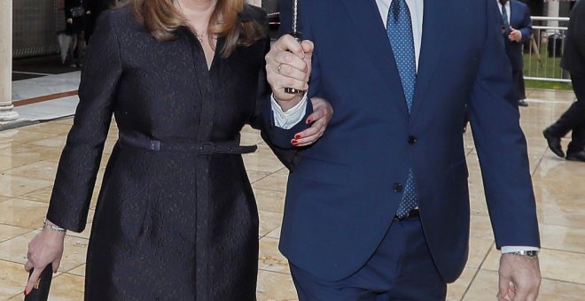 La presidenta de Andalucía, Susana Díaz, con el presidente del Parlamento andaluz, Juan Pablo Durán, momentos antes del comienzo de los actos institucionales con motivo de la celebración del 28-F, el día de andalucía. EFE/ Jose Manuel vidal